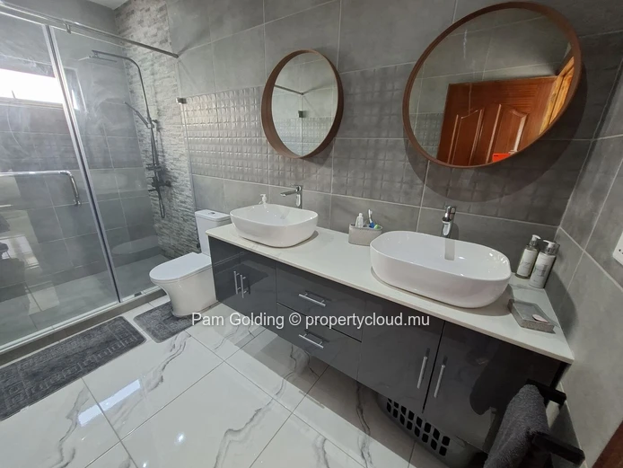 Grand Gaube – Maison à vendre – Pam Golding Mauritius