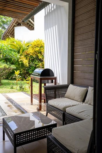 Spacious 3-bedroom duplex with private pool and riverfront garden in Black River – Mauritius
