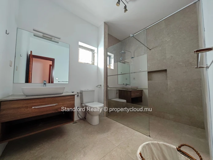 Villa Neuve de 3 Chambres à Vendre – Royal Park, Balaclava, Nord