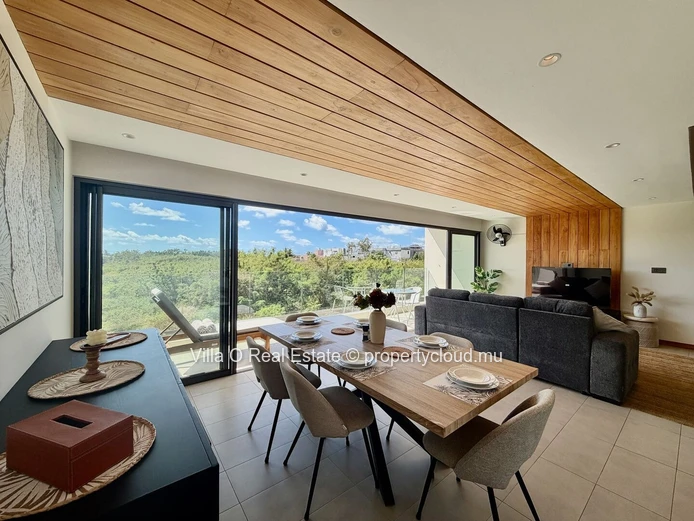 Close to the beach and amenities, beautiful spacious and bright apartment, on the first floor; 3 bedrooms, including ...