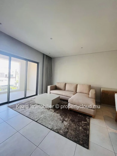 Contemporary First-Floor Apartment Close To The Beach