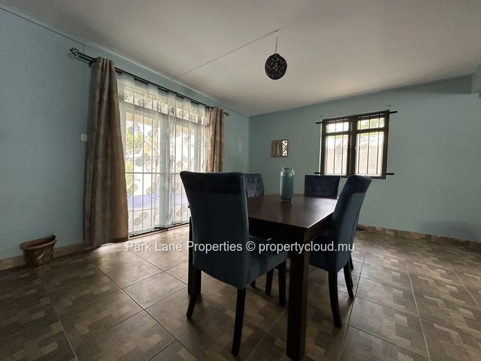 Appartement à vendre à Mont Choisy, à quelques minutes de la plage.