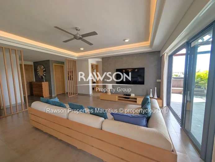 Magnifique Penthouse 3 Chambres En-Suit | Piscine De Style Lagon | Mont Choisy | € 720,000
