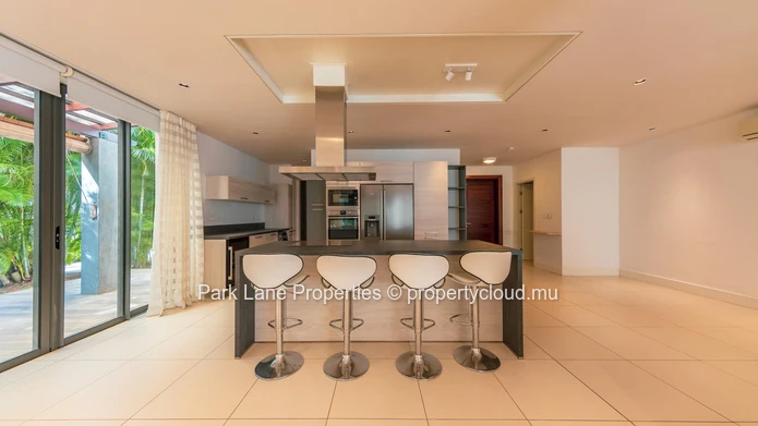 Townhouse de Prestige à La Marina avec Terrasse, Piscine et Amarrage privé de 11m