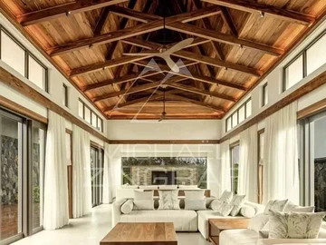 5 Bedroom Villa