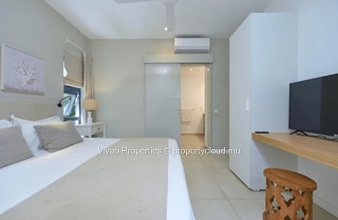 Cozy apartment accessible to foreigners for sale in Pointe aux Canonniers, 131m², 3 bedrooms, shared pool, garden, se...