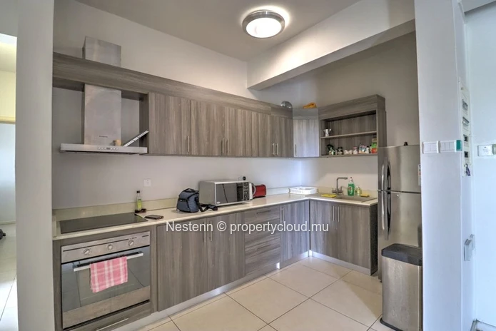 Bel appartement de trois chambres avec terrasse et vue sur la mer