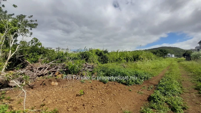Terrain à vendre à Sodnac - Emplacement privilégié pour un développement résidentiel de luxe