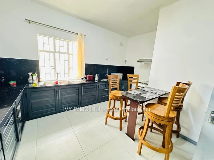 Appartement (entièrement rénové) à louer à long terme  Situé à #pereybere  | À 10 minutes à pied de la plage Loyer 40...