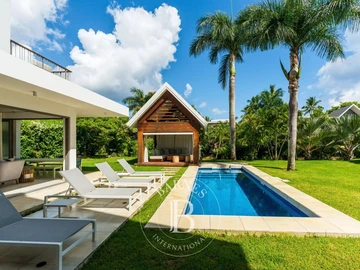4 Bedroom Villa