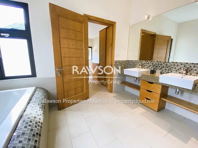 Modern Villa | 208 M² | Piton | 4 Bedrooms | Available 1St December 2026