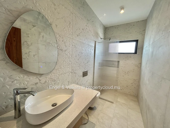 Brand-New 4-Bedroom House for Rent – Albion