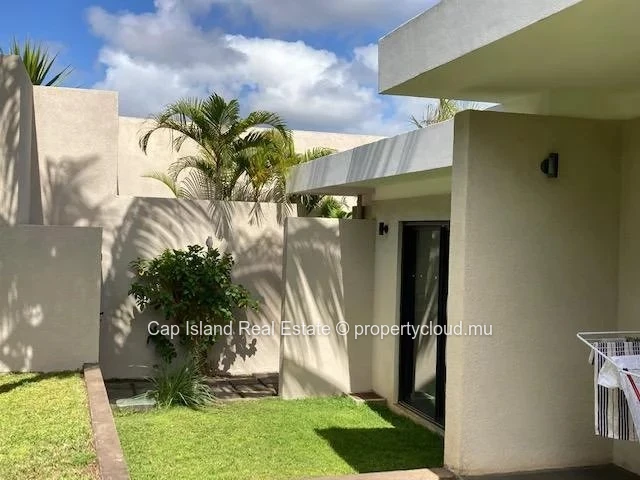 Grand Baie – Élégante villa de 4 ch avec piscine en roche volcanique