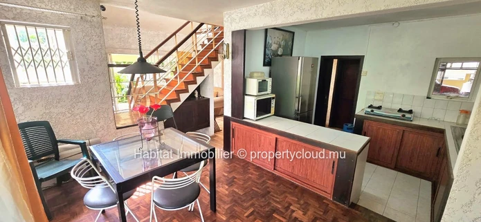 A louer : Maison meublée et équipée de 150 m², sur un terrain de 418 m² à Curepipe