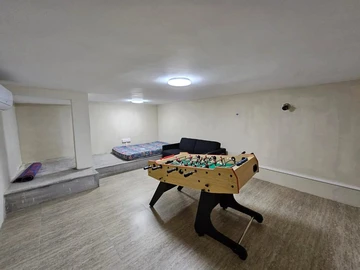 6 Bedroom House