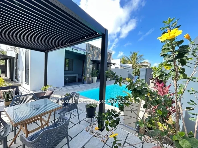 New Villa with Pool in Calodyne