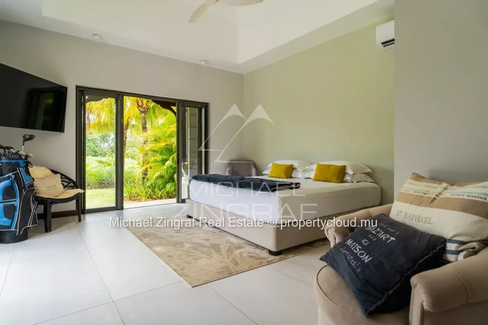Elegant Contemporary Golfside Villa - Bel Ombre