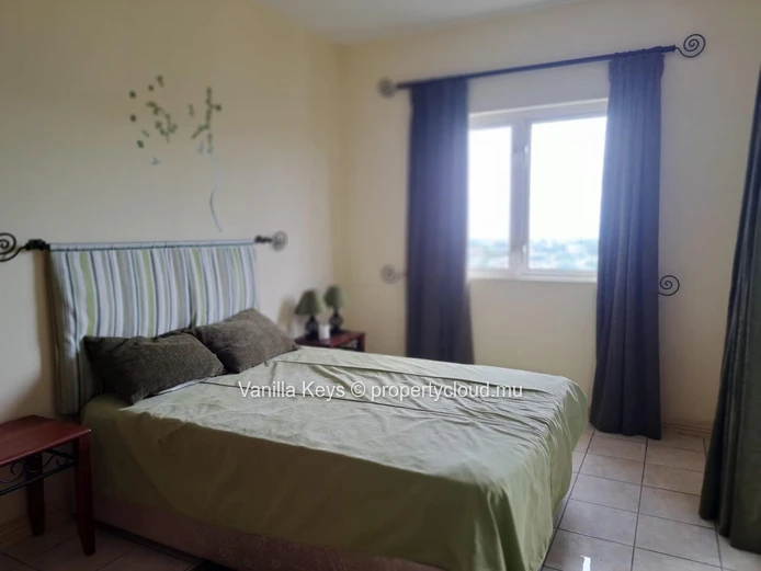 Appartement meuble et equippe (150 m2) a vendre  à Quatre Bornes, Prix Rs (neg)