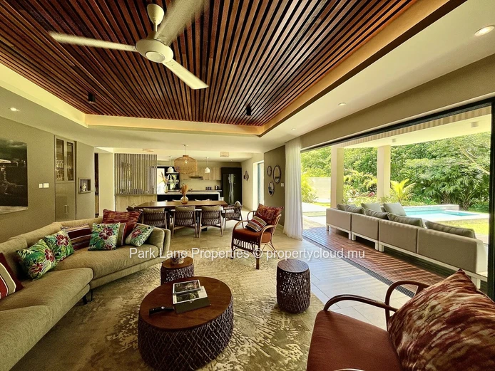 Luxueuse villa de golf contemporaine en vente meublée au sein de Heritage Villas Valriche