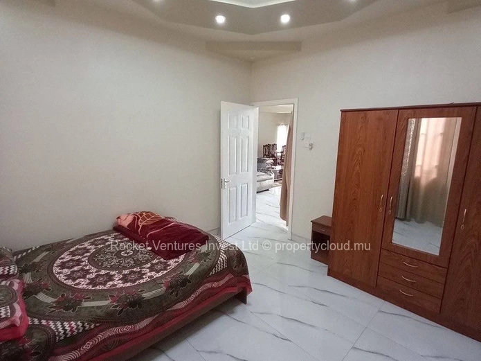 Bel Appartement de 4 Chambres à Louer à Pereybere, Grand Baie, avec Piscine