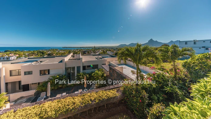 Home style apartment with magnificent sea and mountain views (Sole Mandate)
