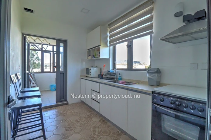 Bright 4-bedroom family apartment – Prime location