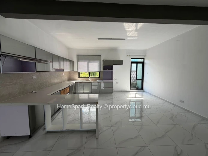 Spacieux Appartement au Premier Étage à Louer – Morcellement Pinewood, Wooton