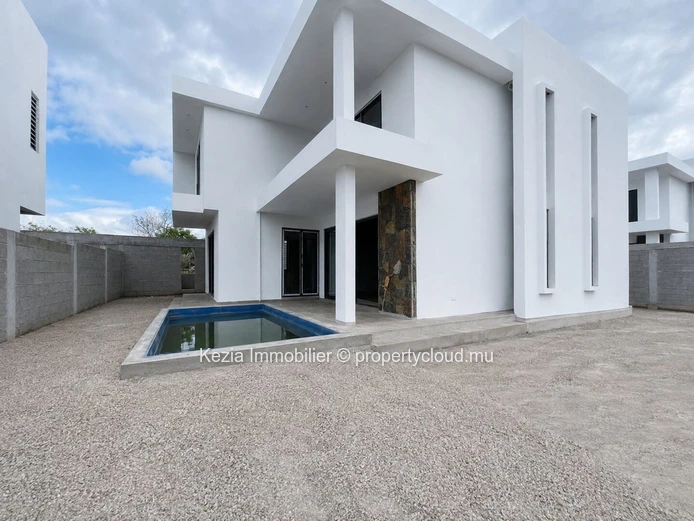 Contemporary Villa With Swimming Pool