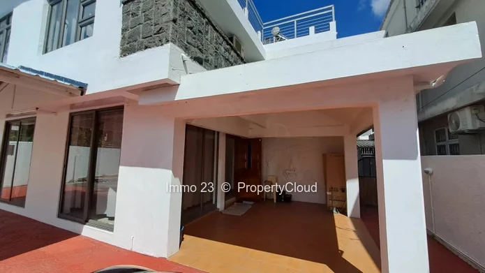Maison / Villa - 3 chambres - Quatre Bornes - Ref. MA76471VE