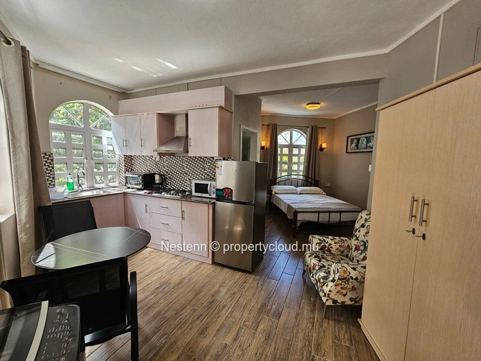 Freshly renovated 1-bedroom studio within walking distance of the beach