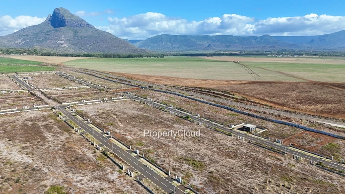 For Sale - A Plot Of Land In Magenta Parkside, Cascavelle | 569.93 M2 | Rs. 7M