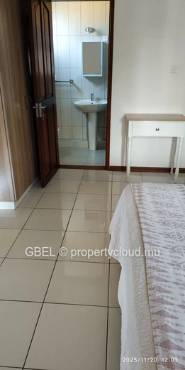 Appartement meublé 3ch/2sdb 90m² à Flic-en-Flac — salon et cuisine équipés