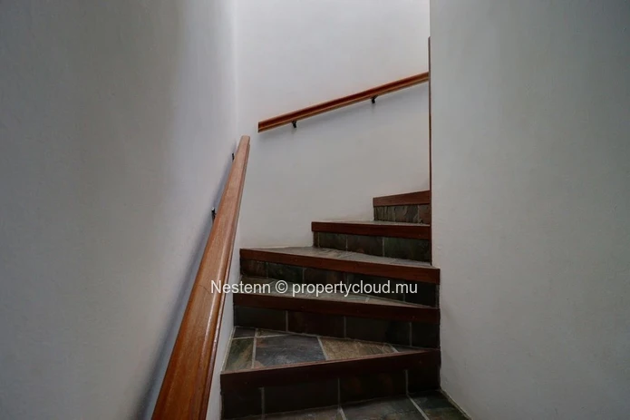  Maison pieds dans l'eau semi-meublée 3 chambres – Vivre au bord de l'océan en long terme