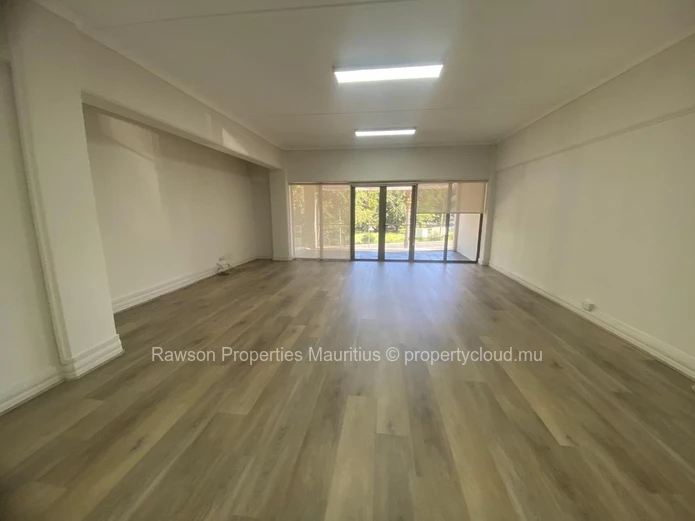 "Bureau de 80m² à louer à Grande Rivière Noire"
