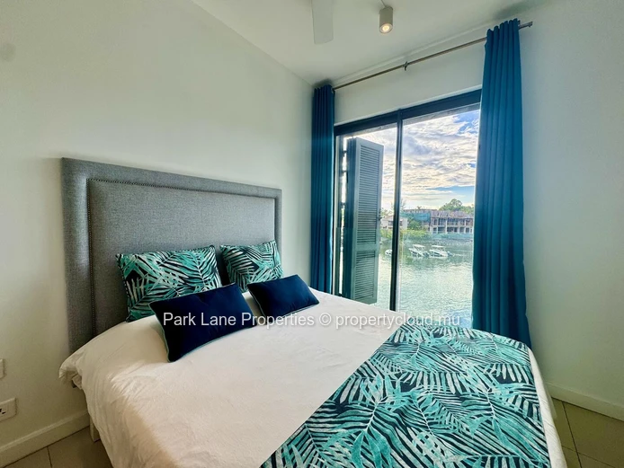 Cute waterfront apartment with view on Marina, between river and mountain.