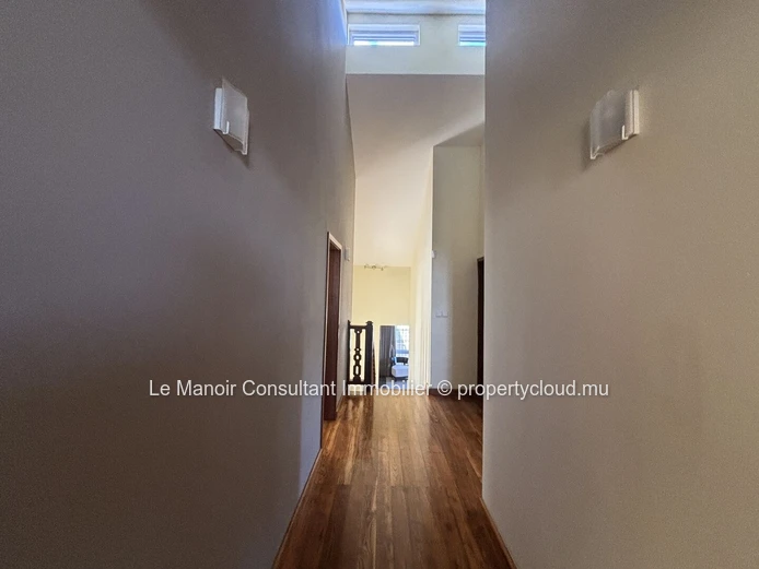 Villa de 4 chambres avec piscine à vendre à Floréal (409 m²)