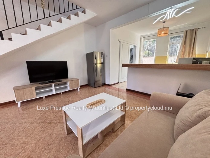 Townhouse Entièrement Rénové de 2 Chambres à Louer à Mont Choisy | À 2 Minutes à Pied de la Plage avec Piscine Commune