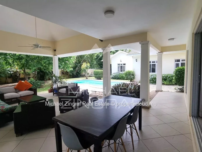 Elegant 4-Bedroom Villa with Pool in Black River