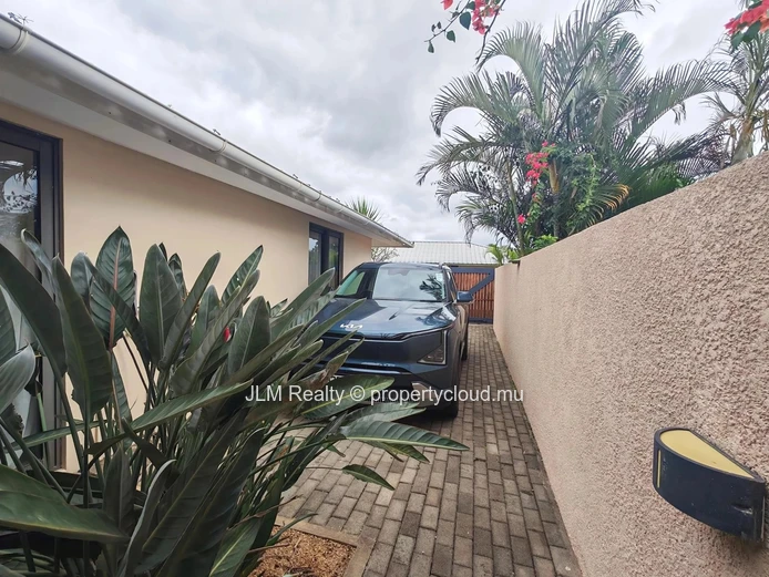 For Rent: Contemporary 4-Bedroom Villa with Private Pool and Jacuzzi, Cascavelle, Mauritius