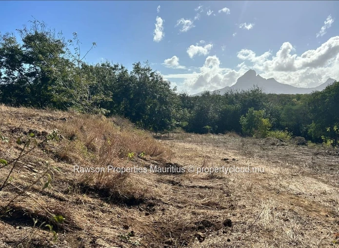 Terrain de 2 100 m² à Vendre à Tamarin