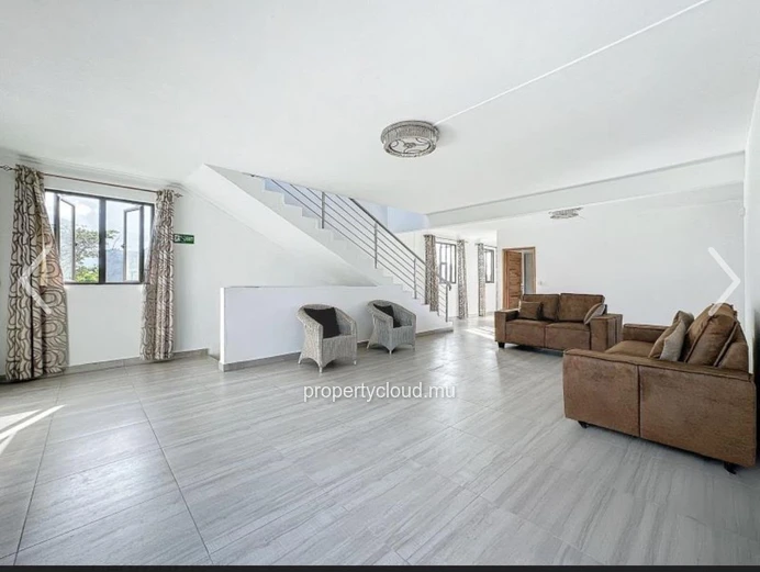 Villa contemporaine construite en 2023 à Grand Baie . Idéale pour une vie de famille ou un investissement locatif