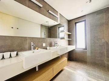 2 Bedroom Commercial Property
