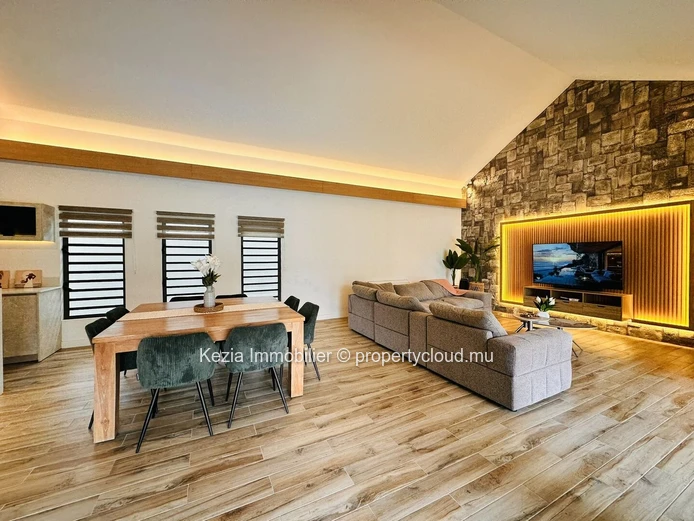 Contemporary Villa With High-End Amenities