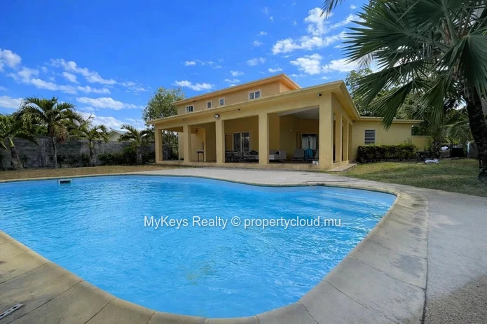 Large Plot – Mountain Views – Peaceful Environment