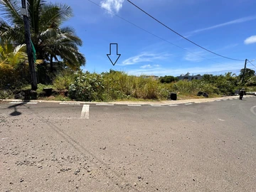   Residential land of 16 perches is for sale in Madame Azor Goodlands .