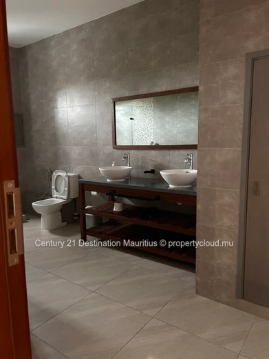 Villa en duplex de 4 chambres, idéal pour famille et business