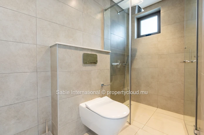Luxurious Apartment with Private Pool & Sea Views in Pointe aux Canonniers