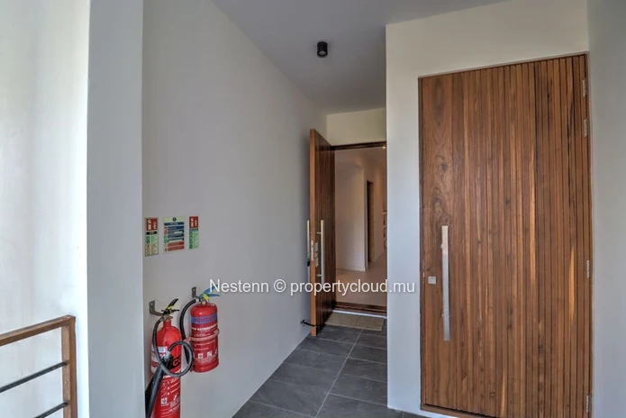 Magnificent 3-bed apartment in residence in a quiet area.