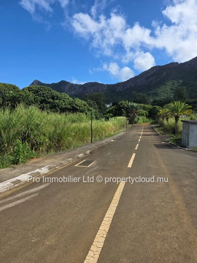 Opportunité exceptionnelle et rare , Terrain résidentiel de 3,678m2 à vendre à Moka 