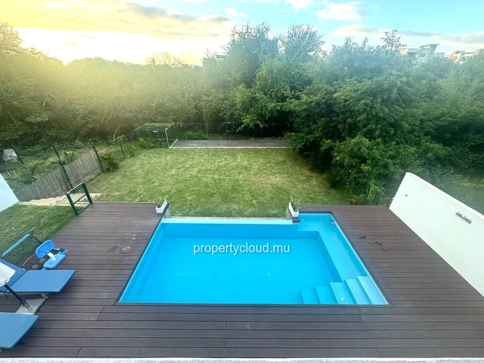  Flic en Flac, Mauritius: For sale, magnificent recent contemporary villa with swimming pool and nature views.